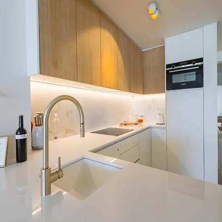 Beautiful With Direct Sea View Apartman