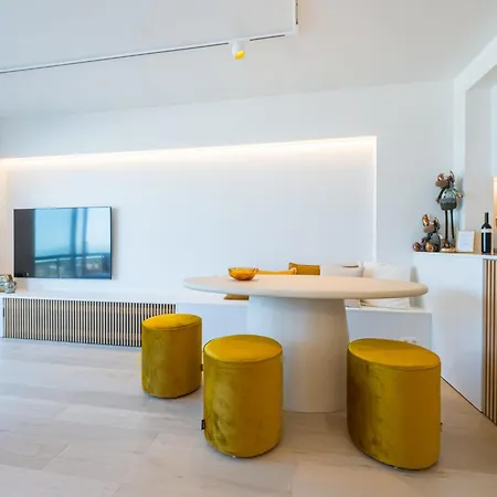 Apartman Beautiful With Direct Sea View *